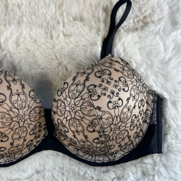 Victoria Secret Very Sexy Push Up Black & Cream Lace Bra Sz 34C EUC - Picture 2 of 7